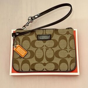 NWOT Beige and Brown Coach Signature Wristlet in Classic Canvas Pattern